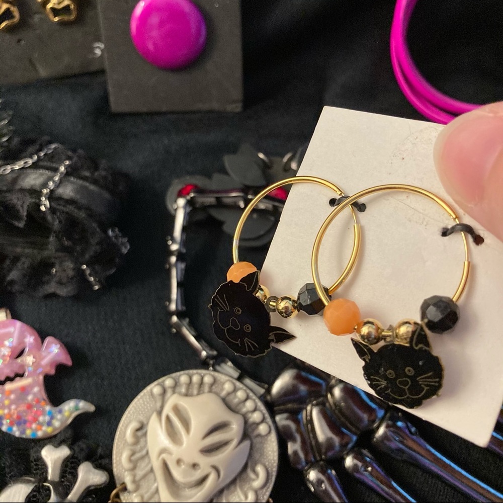 Punk Rock 80s Goth Halloween Jewelry Lot - Skulls, Spiders, Skeletons, Masks etc - Picture 4 of 5